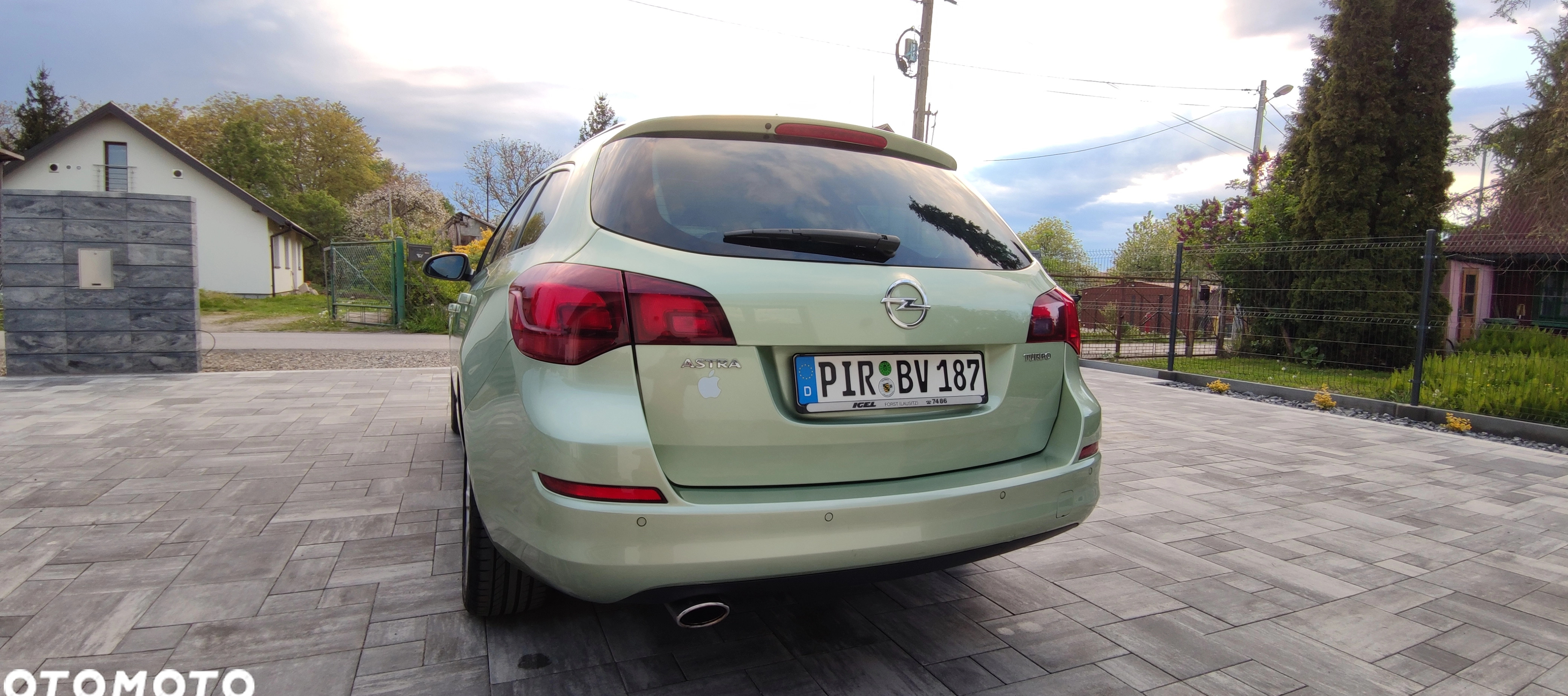 Opel Astra cena 26900 przebieg: 188000, rok produkcji 2011 z Przemyśl małe 191